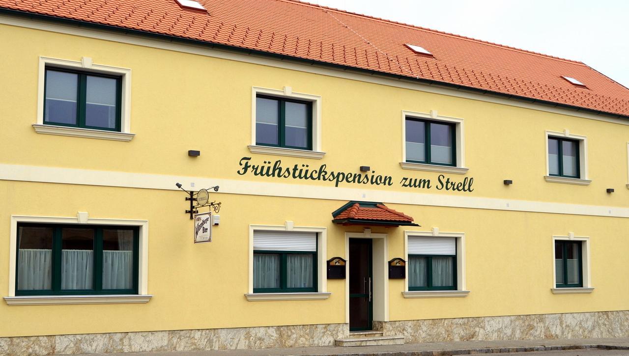 Pension Zum Strell Hollabrunn Buitenkant foto